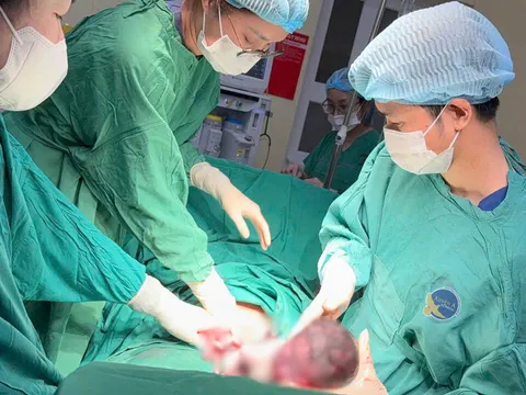 Đau đầu không rõ nguyên nhân, sản phụ nhập viện cấp cứu vì sản giật