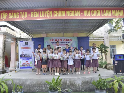 Trao tặng máy lọc sạch – Nâng cao sức khỏe cho học sinh tại điểm trường tiểu học