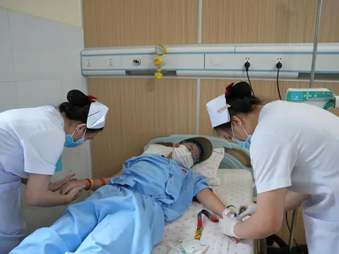 Hành trình đứng dậy của cậu bé 12 tuổi mắc ung thư máu hiếm