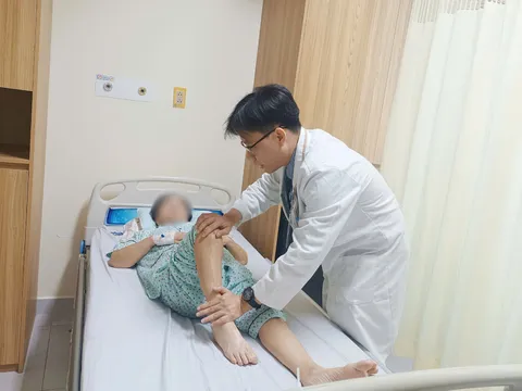 Trì hoãn điều trị thoát vị đĩa đệm, người bệnh đối mặt nguy cơ liệt