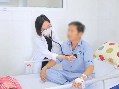 Hơn 30 phút giành giật sự sống cho người đàn ông ngừng tim