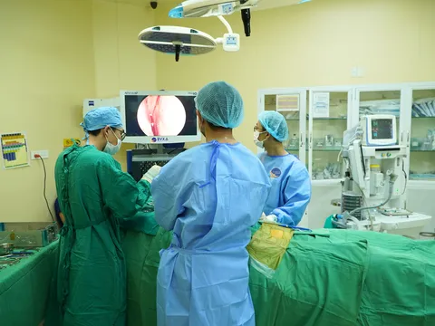 Chủ quan với đau đầu dai dẳng, bệnh nhân trẻ suýt mất thị lực