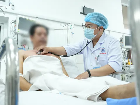 Nhiều lần ngưng tim, người đàn ông 49 tuổi được cứu sống ngoạn mục