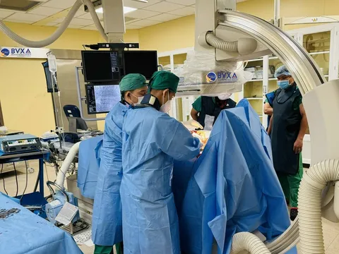 Bệnh nhân cao tuổi được cứu sống nhờ ‘vệ sĩ 24/7’ của trái tim