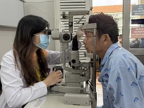 Phía sau mỗi tiếng pháo nổ có thể là nguy cơ mù lòa suốt đời