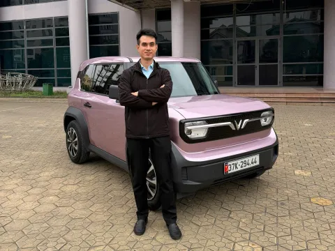 Chủ xe Nghệ An: ‘Từ lúc mua VinFast VF 3, đi uống cà phê, ăn bát phở chẳng ngại chỗ đỗ xe’