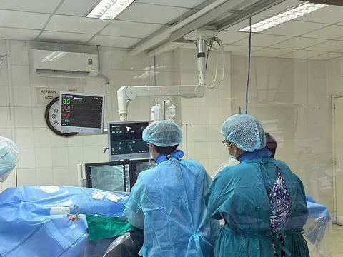 Nhồi máu cơ tim sau điện giật, người đàn ông thoát nguy nhờ nhập viện kịp thời