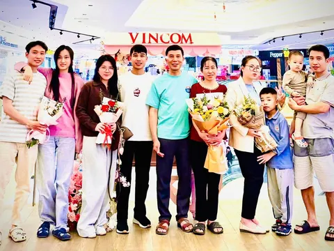 Hân hoan Mùng Tám Tháng Ba