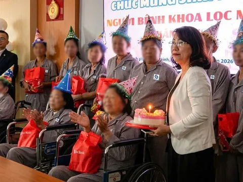 Thắp nến yêu thương cho người bệnh lọc máu