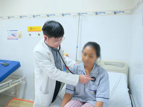 Tưởng bệnh dạ dày, nữ bệnh nhân phát hiện mắc viêm mạch nguy hiểm