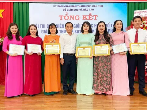 Bí thư đoàn trường: Tài - Đức vẹn toàn