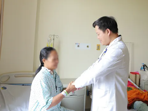 Tình cờ phát hiện túi phình mạch máu não khi khám đau lưng