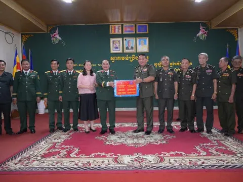 Bộ CHQS tỉnh An Giang: Thăm, chúc tết các đơn vị Hoàng gia Campuchia