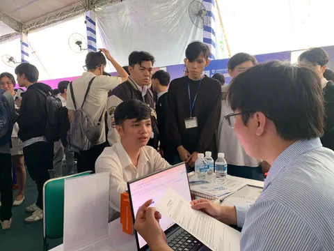 Sinh viên IT tìm cơ hội nghề nghiệp giữa ‘làn sóng’ AI