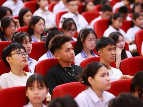 Học sinh Quảng Trị tìm hiểu nghề luật qua mô hình ‘đại học thu nhỏ’