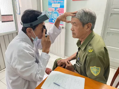 100 người dân nghèo Cần Giờ được phẫu thuật thay thủy tinh thể miễn phí