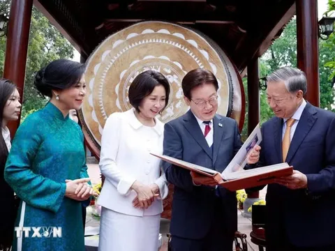 Lời hồi đáp của thời gian và nhịp cầu bao dung Việt - Hàn