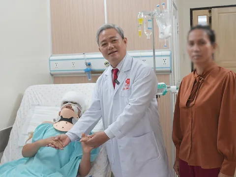 Cô gái 26 tuổi nguy kịch vì tóc cuốn vào máy tuốt lúa