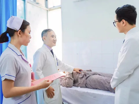 Bé trai 14 tuổi suýt mất tinh hoàn vì âm thầm chịu đau suốt nhiều giờ