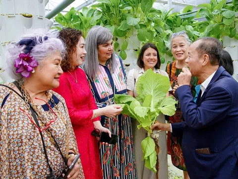 Nông nghiệp công nghệ cao: Luồng sinh khí mới trên mảnh đất di sản Chuyên Mỹ