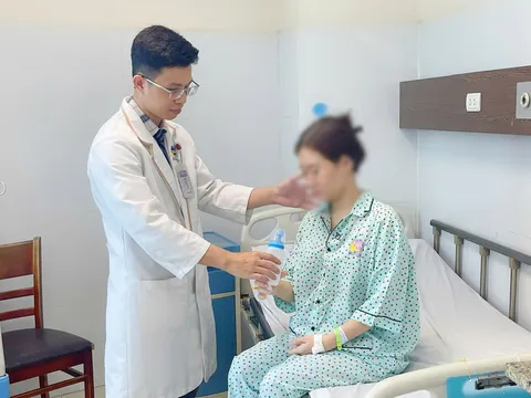 Nữ sinh 18 tuổi tê nửa mặt, đau đầu suốt 3 năm vì viêm xoang mạn tính do nấm
