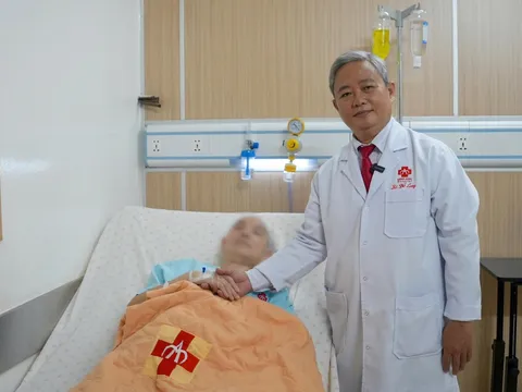 Yếu liệt nửa người vì khối u não lớn như trái cam