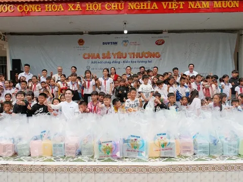 260 phần quà tiếp sức học sinh vùng biên Ia Lốp