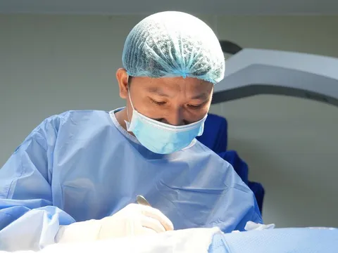Đừng chủ quan với hiện tượng nháy mắt kéo dài