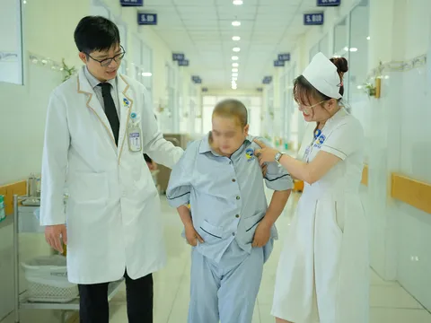Chóng mặt bất thường, người phụ nữ phát hiện khối u não gần 7 cm