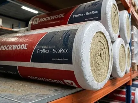 Bông thủy tinh Glasswool: Giải pháp cách nhiệt nhẹ, tiết kiệm cho mái nhà Việt