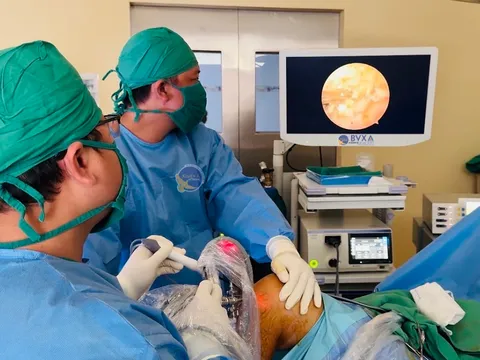 Chủ quan sau tai nạn, nam thanh niên phát hiện đứt cả hai dây chằng chéo khớp gối
