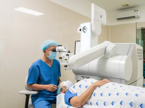 Trung tâm phẫu thuật khúc xạ ứng dụng AI chính thức hoạt động tại TP.HCM