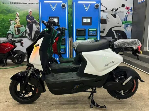 Giá từ 11,7 triệu đồng, thiết kế tích hợp bàn đạp: VinFast Amio ‘làm mưa làm gió’ ở phân khúc xe máy điện học sinh