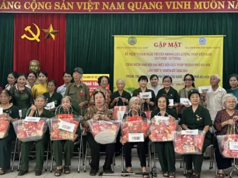 CLB Tình Người: Hơn 1.000 phần quà tri ân cựu thanh niên xung phong và gia đình chính sách