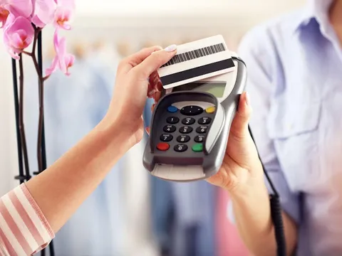 Dịch vụ rút tiền thẻ tín dụng - Giải pháp tài chính hay rủi ro tiềm ẩn?