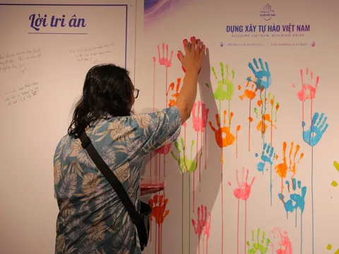"Dựng Xây Tự Hào Việt Nam": Khi nghệ thuật lên tiếng cho những người thợ thầm lặng