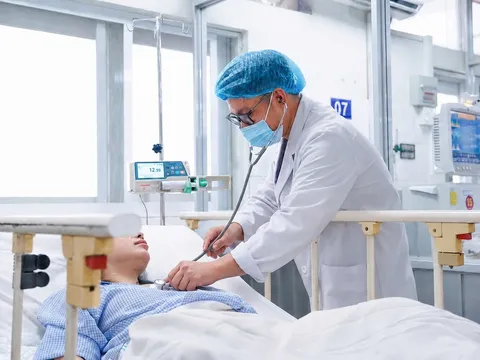 Sản phụ nguy kịch vì sốt xuất huyết, băng huyết sau sinh được cứu sống