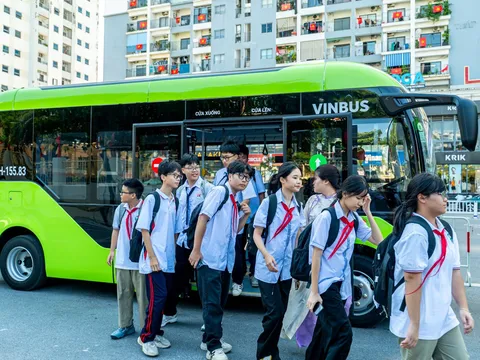Quảng Ninh triển khai xe bus điện miễn phí đưa đón học sinh đến trường