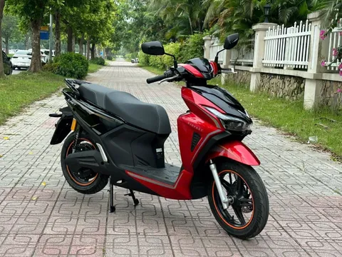 VinFast Kinet giúp người lái chủ động ngày mưa với chuẩn IP67, bánh lớn, gầm cao