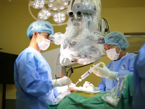 Phát hiện u màng não từ dấu hiệu yếu bàn tay phải