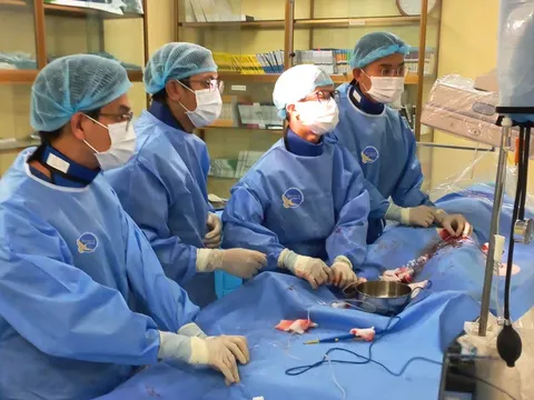 Đau bụng kéo dài, người đàn ông sụt 10 kg vì loét động mạch chủ