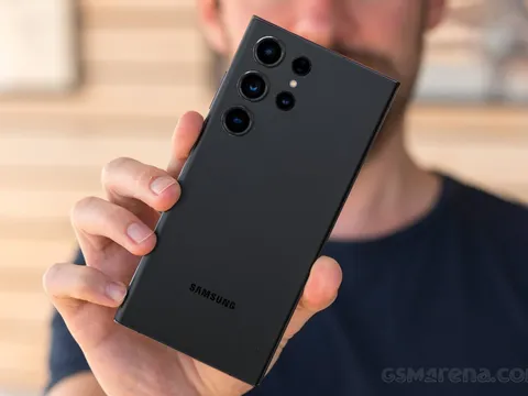Giá xăng dầu hôm nay trưa 25/9: Xăng E5 hơn 26.000 đồng/lít, E10 cách đỉnh hơn 4000, Galaxy S23 Ultra rẻ bèo