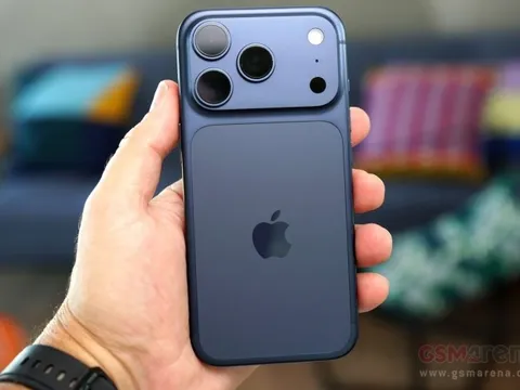 Quên iPhone 18 Pro đi, iPhone 17 Pro đang rẻ kỷ lục, trang bị không kém nhiều, vẫn có AI mới