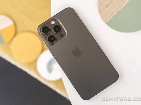 Đây là iPhone Pro màn 120Hz rẻ nhất Việt Nam đầu tháng 10, so kè iPhone 18 Pro không hề quá lép vế