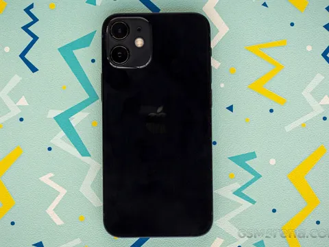 Đây là iPhone Mini rẻ nhất Việt Nam, có 5G, màn OLED xịn, không quá thua iPhone 17 mới