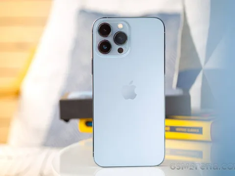 Giá xăng dầu tối ngày 7/10: Xăng E10 RON95 tăng 100 đồng từ tuần trước, iPhone 13 Pro Max rẻ như cho