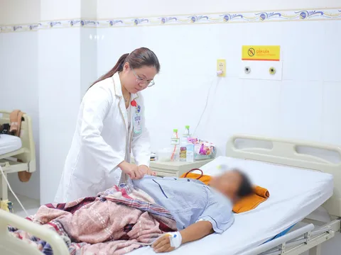 Sốt cao gần hai tuần, phát hiện sốt mò từ vết loét nhỏ trên da