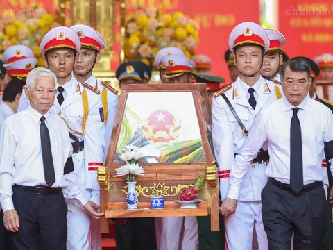 HƯƠNG TRẦM TIỄN BƯỚC ANH LINH