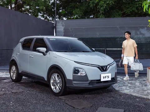 Ngõ nhỏ phố đông không còn làm khó: Cách VinFast VF 5 ‘chiều lòng’ các nữ chủ nhân