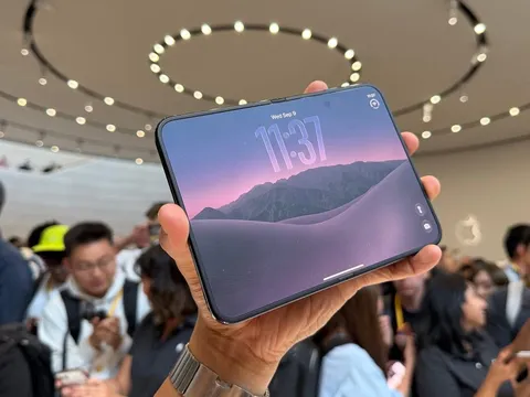 Apple nói gì về lỗi nứt màn hình nghiêm trọng trên iPhone Duo?